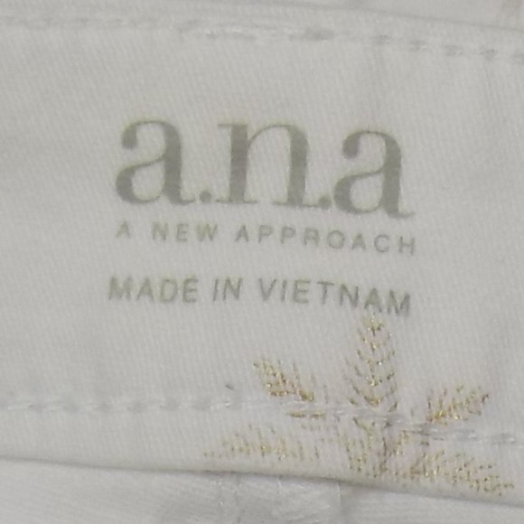 a.n.a (A New Approach) Twill Shorts Palm Tree Print Size 14 - Picture 6 of 7